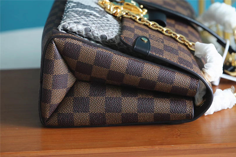 The Franco Shops - Louis Vuittons  - 7824
