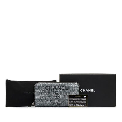 CHANEL Long Zip Wallet in Tweed Denim Blue