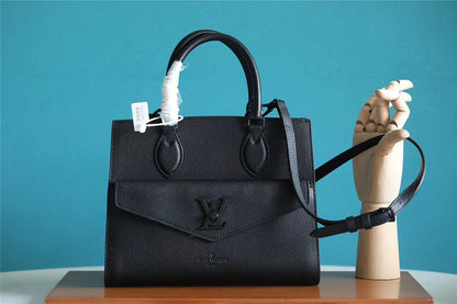 The Franco Shops - Louis Vuittons  - 7795