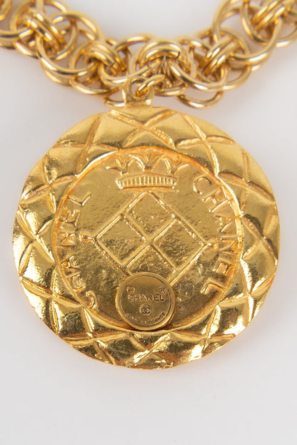 Collier doré Chanel