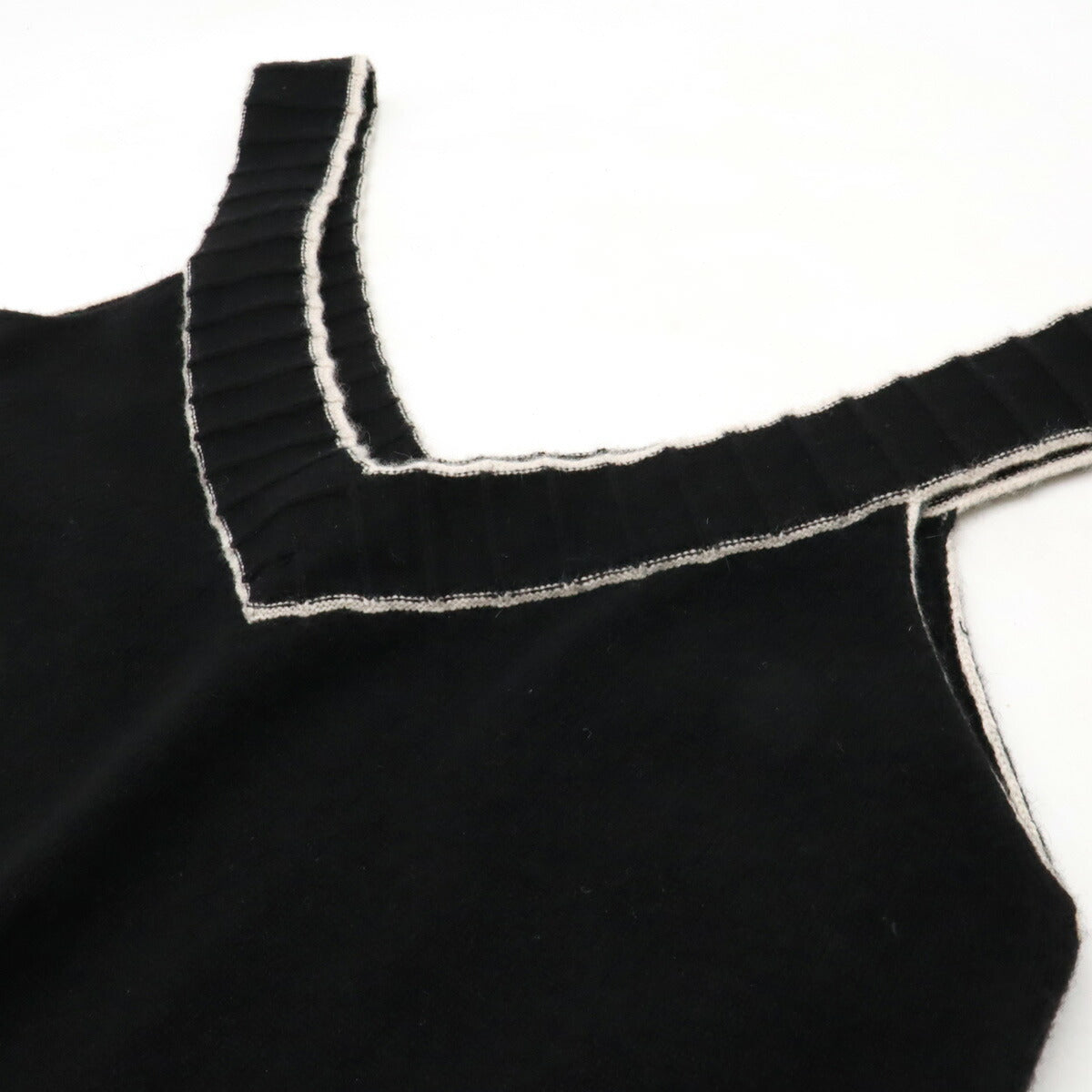 Chanel 100% Cashmere Coco Mark Knit Sleeveless Top 02P