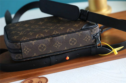 Franco Shops - Louis Vuittons  - 10393