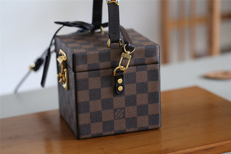 Franco Shops - Louis Vuittons  - 9344