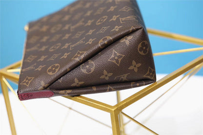The Franco Shops - Louis Vuittons  - 7997