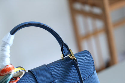 The Franco Shops - Louis Vuittons  - 7811