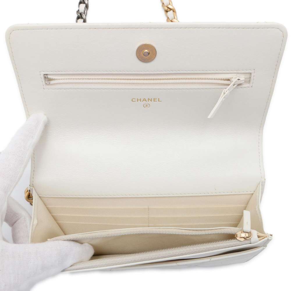 CHANEL 19 Chain wallet White AP0957 Lambskin