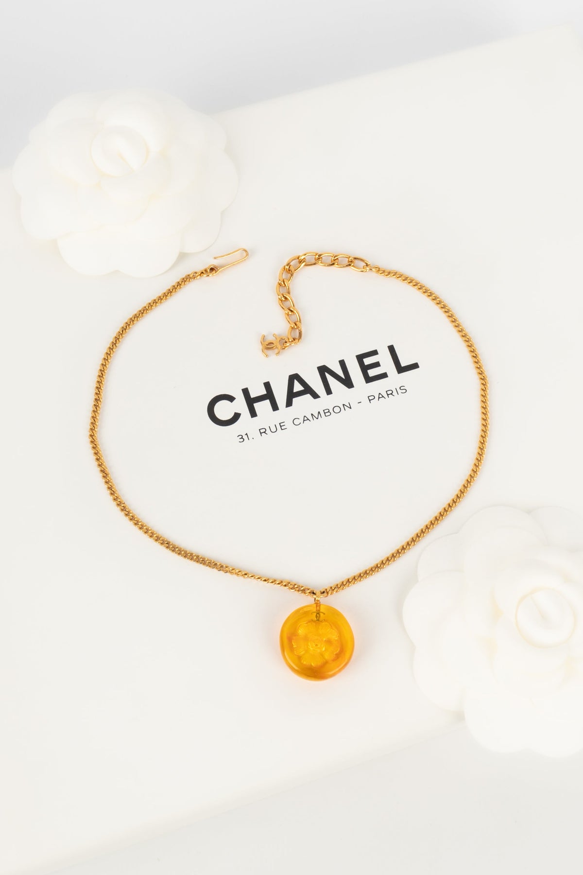 Collier camélia Chanel