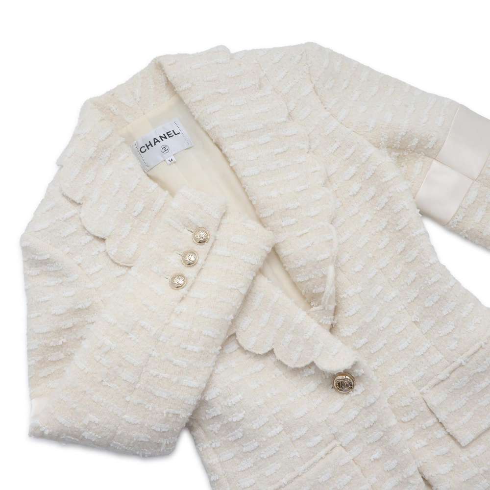 Chanel Scalloped Tweed Jacket Size 34 Beige P65277 Wool 49% Polyamide38% Silk13%