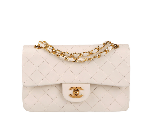 Chanel Medium Vintage White Classic Double Flap Bag in Lambskin with gold hardware
