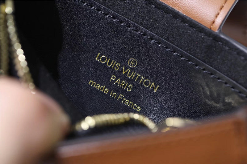 Franco Shops - Louis Vuittons  - 9197