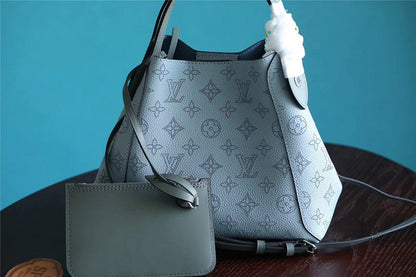 The Franco Shops - Louis Vuittons  - 7924