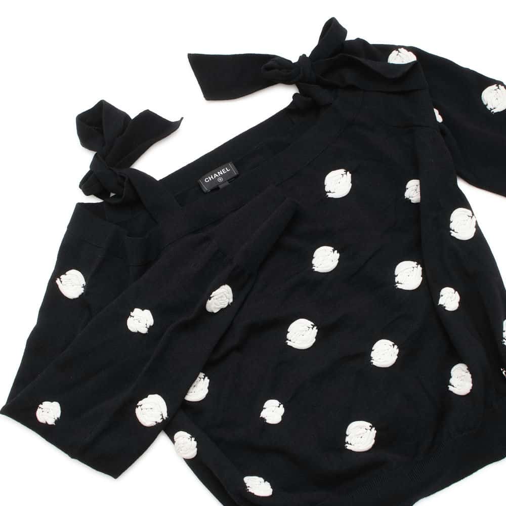Chanel Camellia sweater pullover Size 34 Black/White P76049 Wool 76% Cotton16% Polyurethane1% Polyester4% Nylon3%
