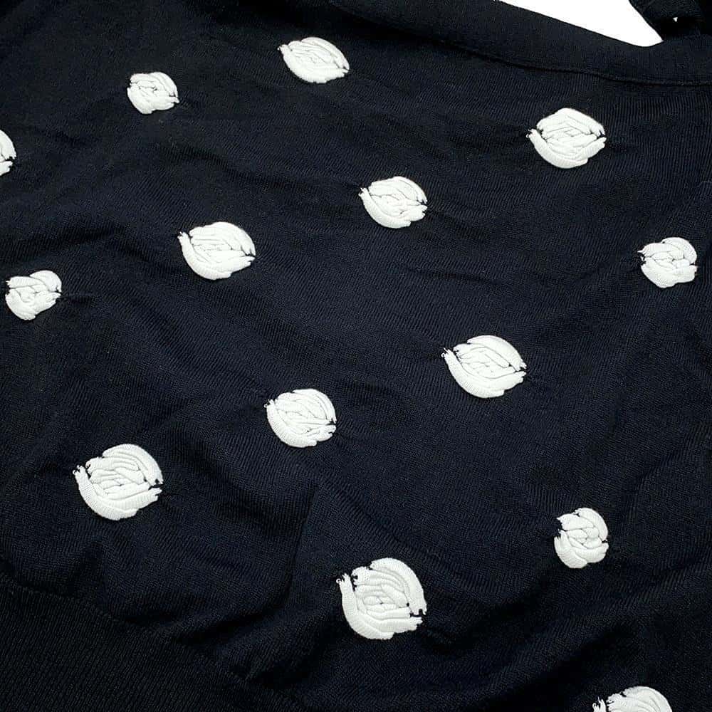 Chanel Camellia sweater pullover Size 34 Black/White P76049 Wool 76% Cotton16% Polyurethane1% Polyester4% Nylon3%