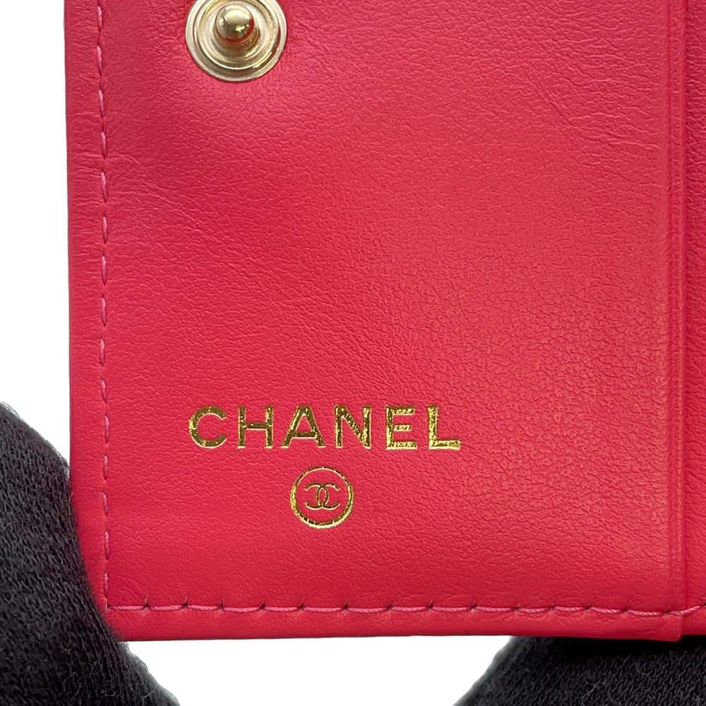 CHANEL Matelasse CC Logo Bifold Wallet White/Pink AP3185 Caviar Leather