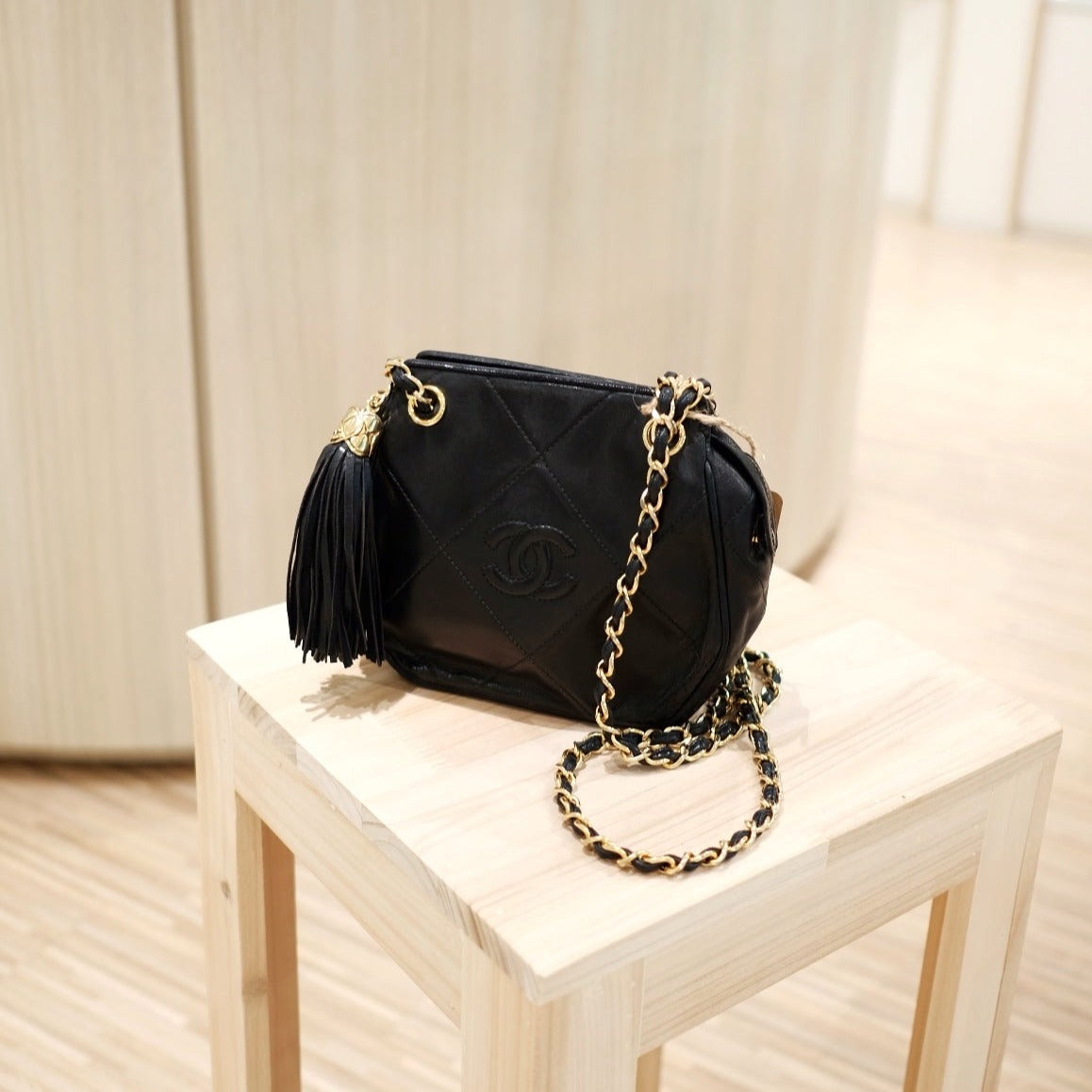Chanel vintage auth chain matelasse bag