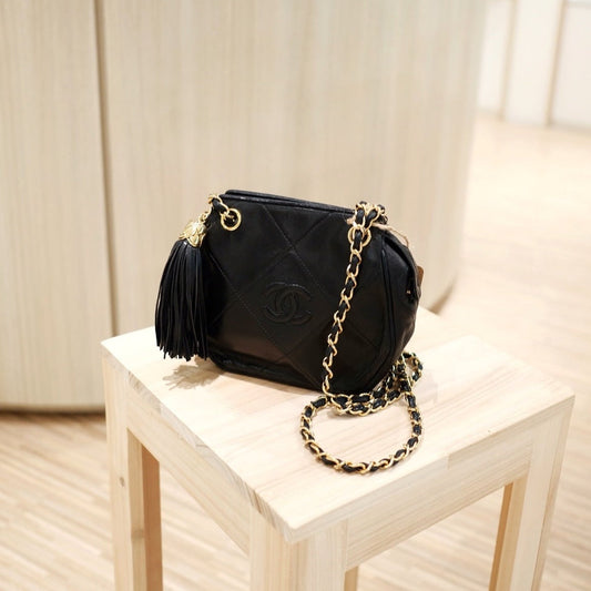 Chanel vintage auth chain matelasse bag