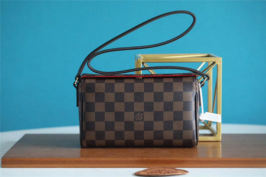The Franco Shops - Louis Vuittons  - 7733