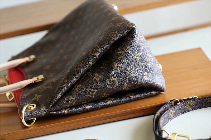The Franco Shops - Louis Vuittons  - 7843