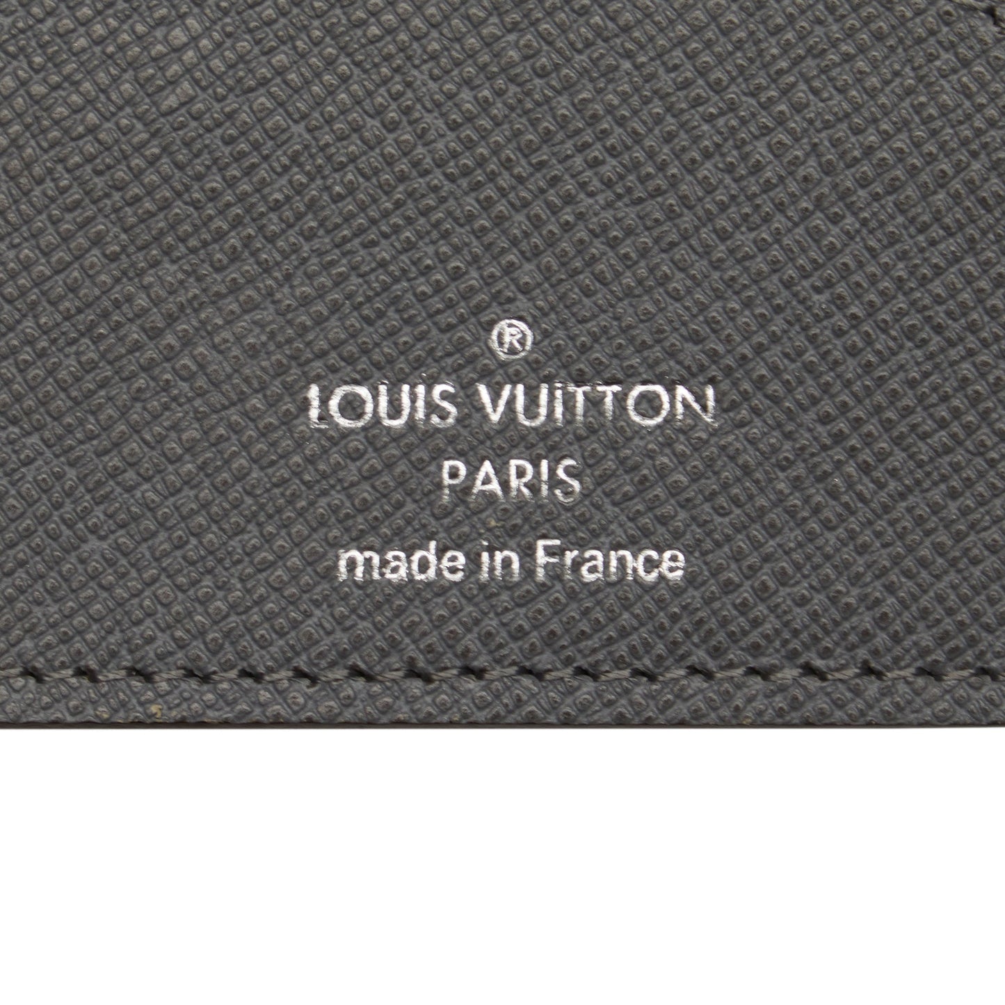 Louis Vuitton Taiga Portefeuille Long Wallet Long Wallets