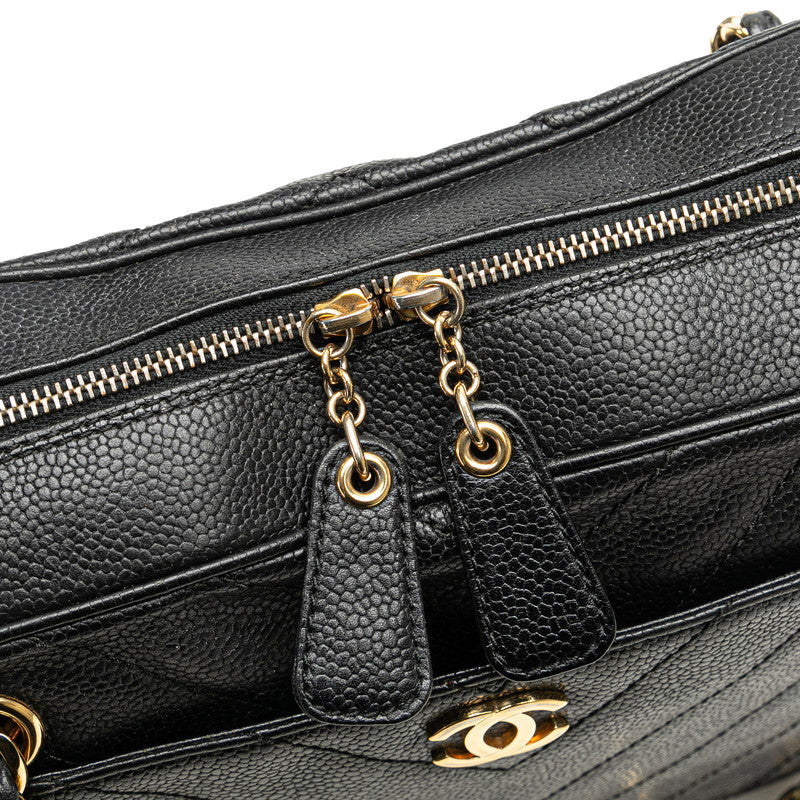 Chanel Chevron Caviar Chain Shoulder Bag Leather Shoulder Bag in Good condition