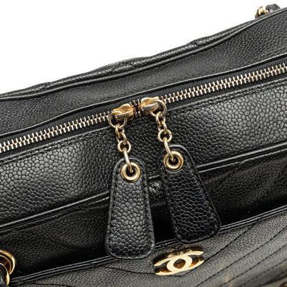 Chanel Chevron Caviar Chain Shoulder Bag Leather Shoulder Bag in Good condition