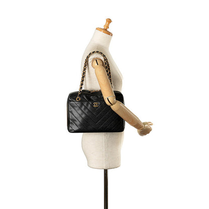 Chanel Chevron Caviar Chain Shoulder Bag Leather Shoulder Bag in Good condition