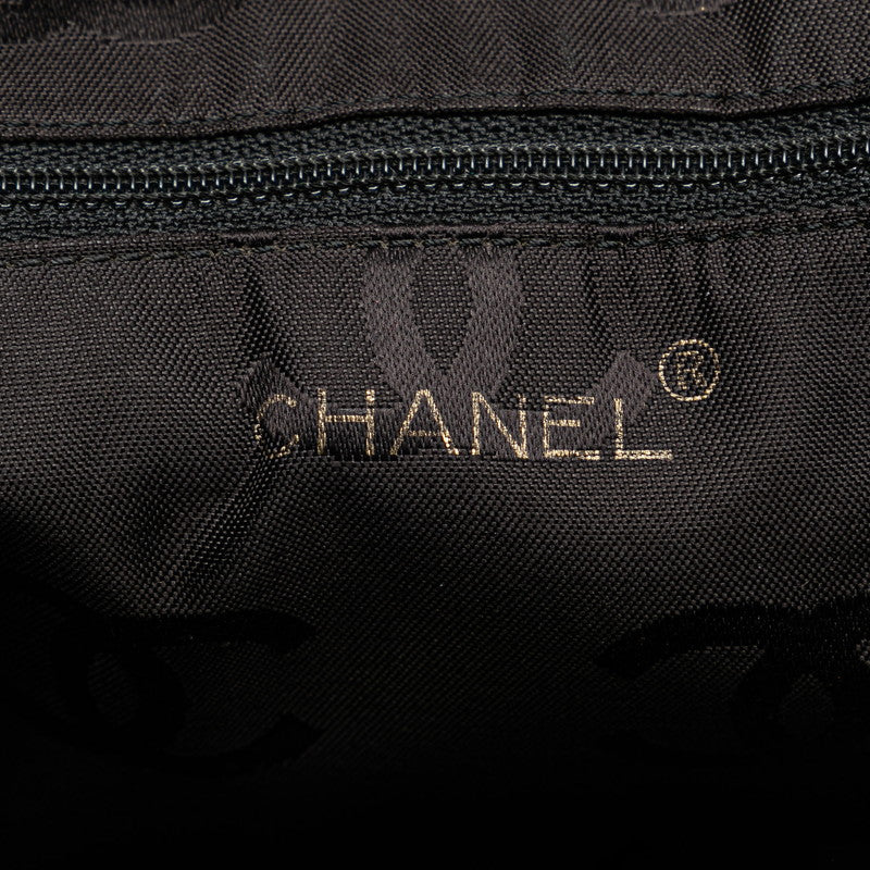 Chanel Chevron Caviar Chain Shoulder Bag Leather Shoulder Bag in Good condition