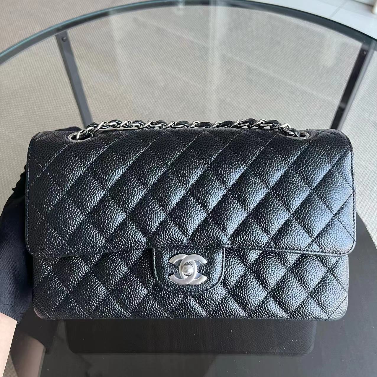 *Un* Medium Double Flap 25CM Quilted Grained Calfskin Black Silver Hardware Series 23