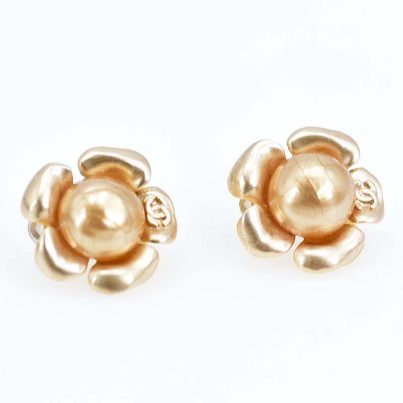 Chanel Faux Pearl Flower Earrings Plastic Earrings in Fair condition
