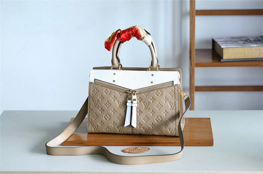 The Franco Shops - Louis Vuittons  - 7950