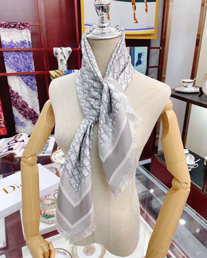 CLTH264 Oblique 90 Square Scarf 90 x 90 cm / 35.5 x 35.5 inches
