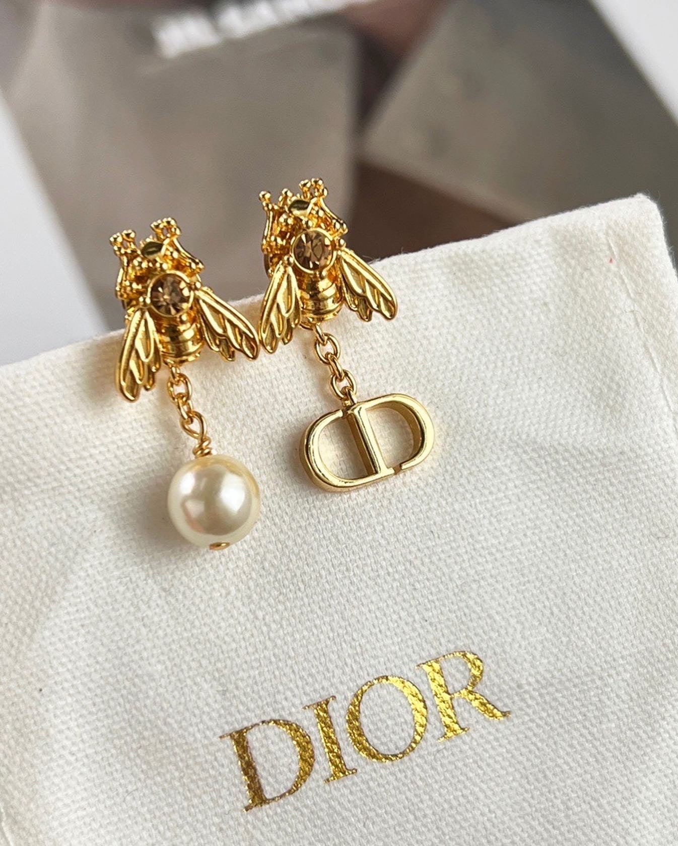 JW665 D-BEE Earrings