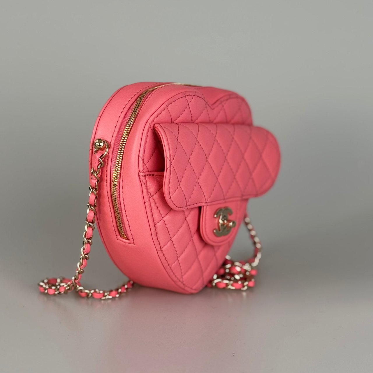 Chanel Large pink heart bag in Lambskin leather with gold Hardware