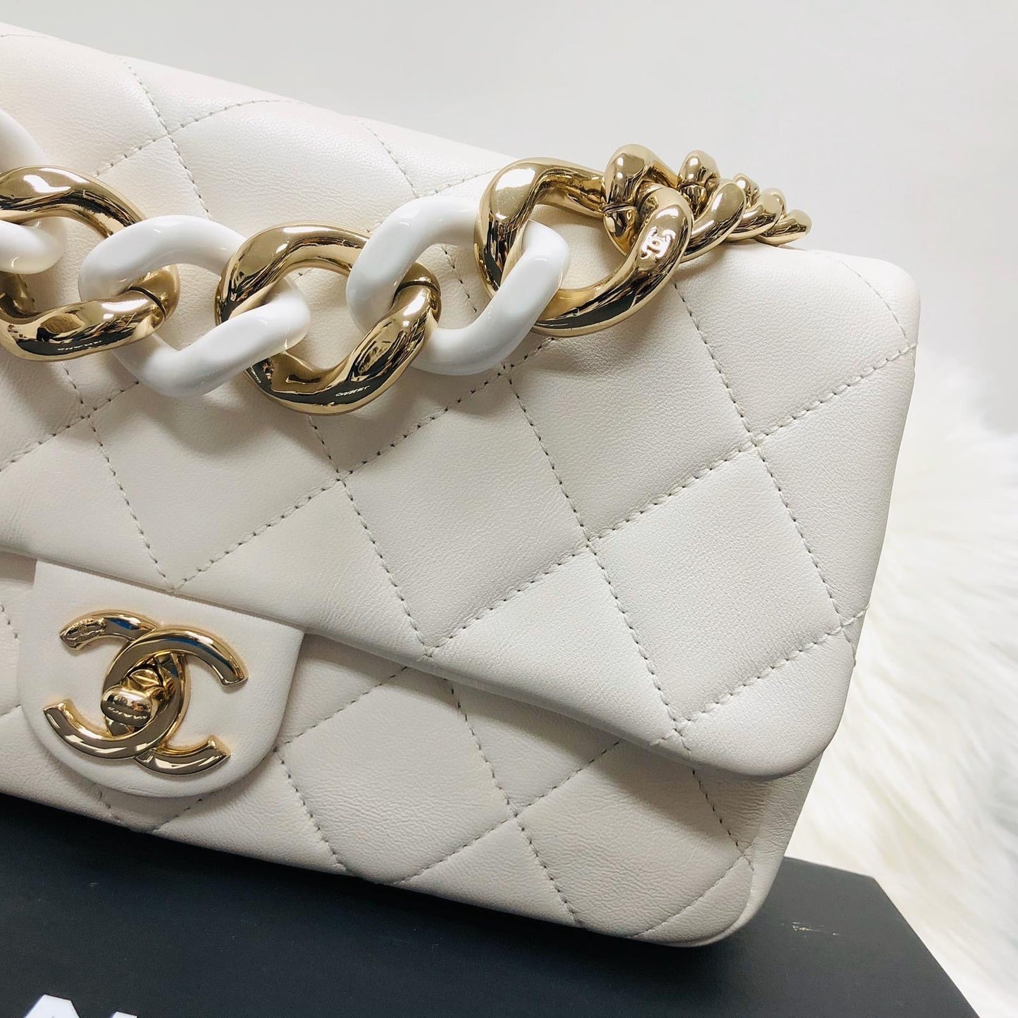 Medium Flap in White Quilted Lambskin Leather with Resin Bi-Colour Chain