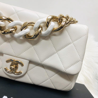 Medium Flap in White Quilted Lambskin Leather with Resin Bi-Colour Chain