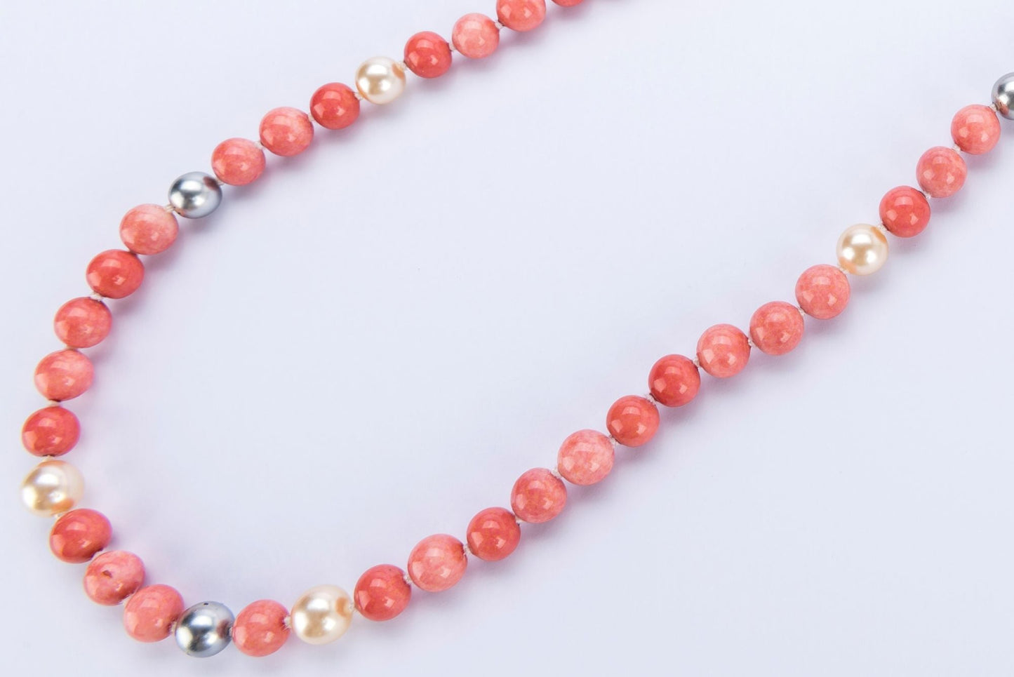 [SOLD] Chanel Coral Color Necklace