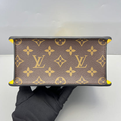 LOUIS VUITTON<br>Shoulder Bag