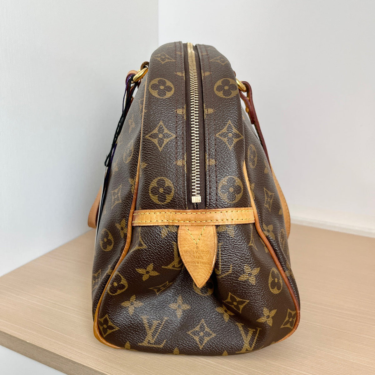 LOUIS VUITTON<br>Shoulder Bag