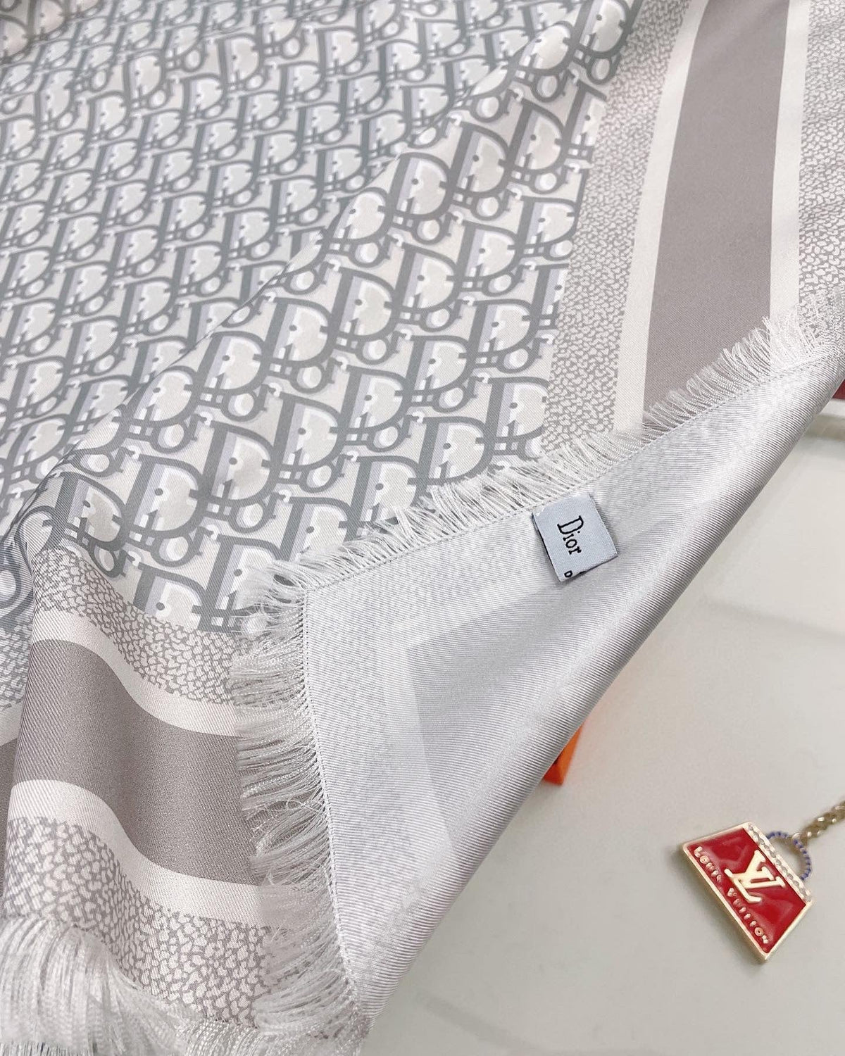 CLTH264 Oblique 90 Square Scarf 90 x 90 cm / 35.5 x 35.5 inches