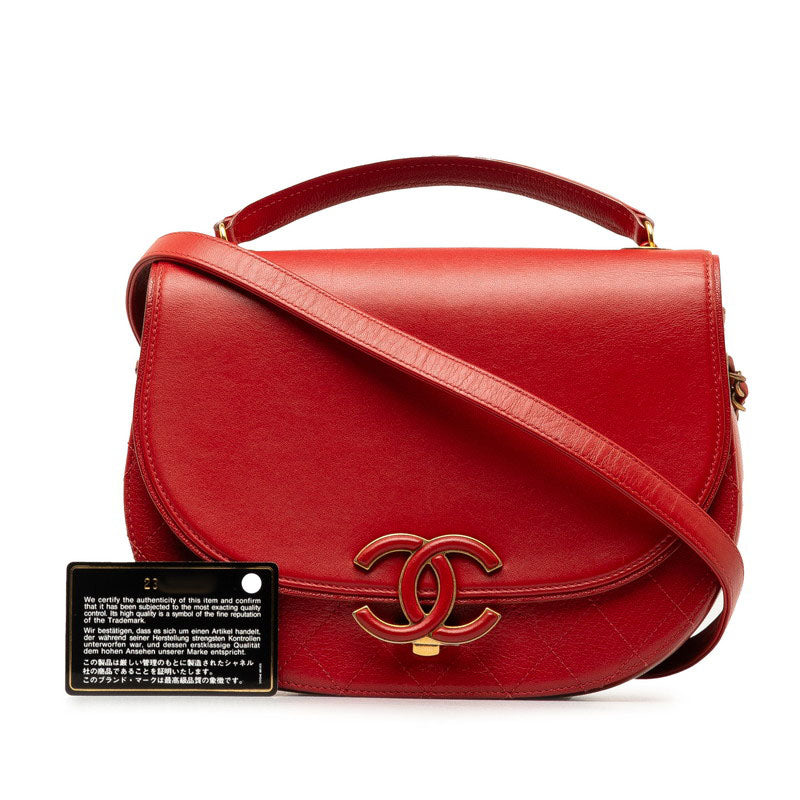 Chanel Quilted Leather Chain Crossbody Bag Leather Crossbody Bag in Good condition