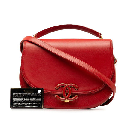 Chanel Quilted Leather Chain Crossbody Bag Leather Crossbody Bag in Good condition