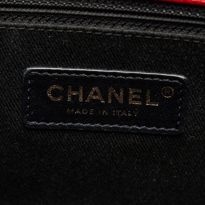 Chanel Quilted Leather Chain Crossbody Bag Leather Crossbody Bag in Good condition