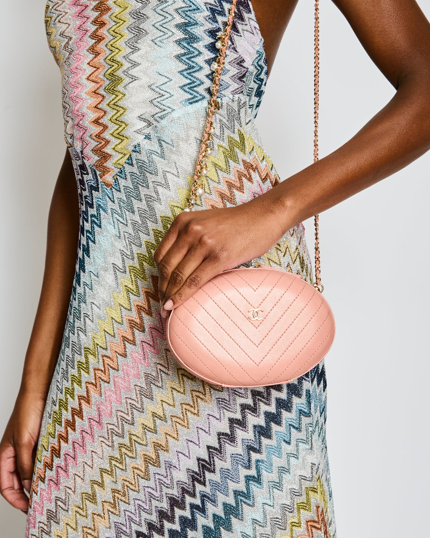 Chanel 2019 Pink Runway La Pausa Round Evening bag in Chevron with Gold Hardware and Charm Chain