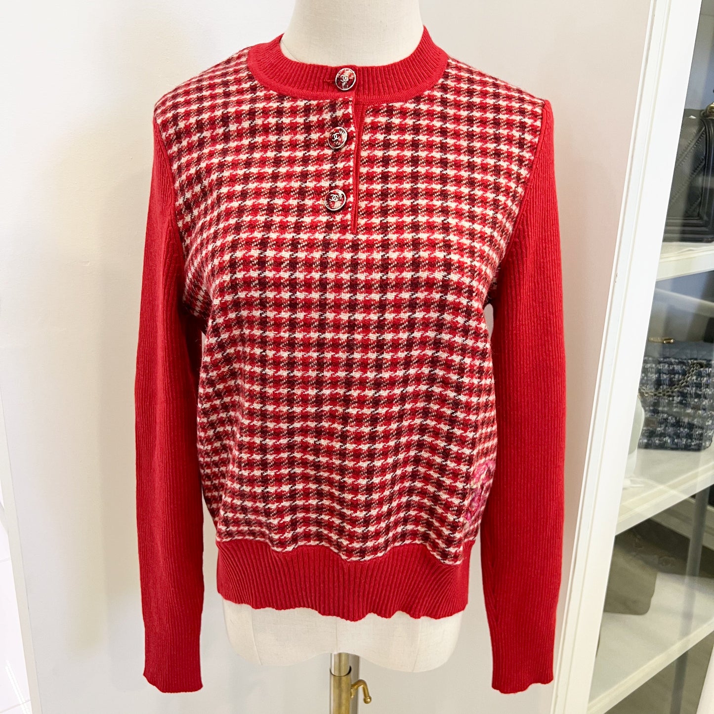 Chanel Pullover with CC Logo Buttons in Checkered Red and Cream Cashmere Size 40