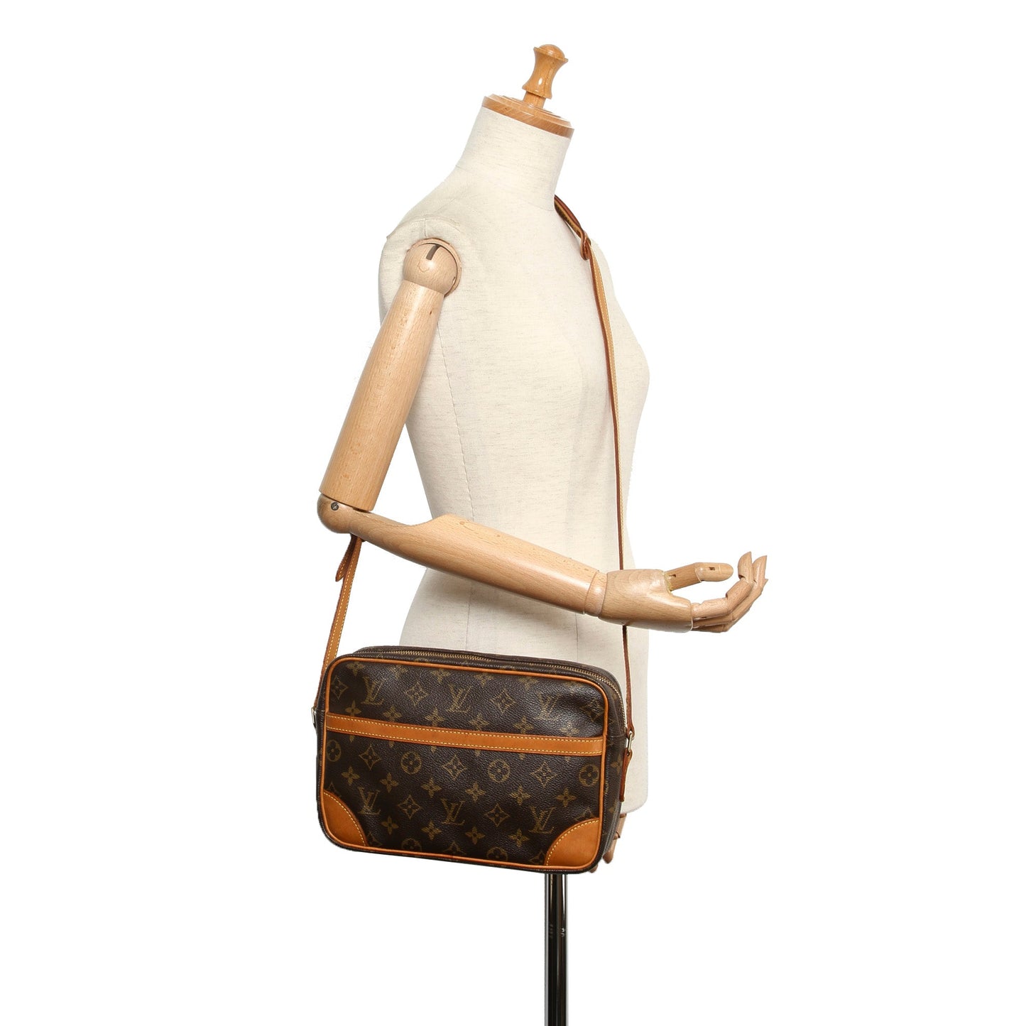 Louis-Vuitton Monogram Trocadero 27