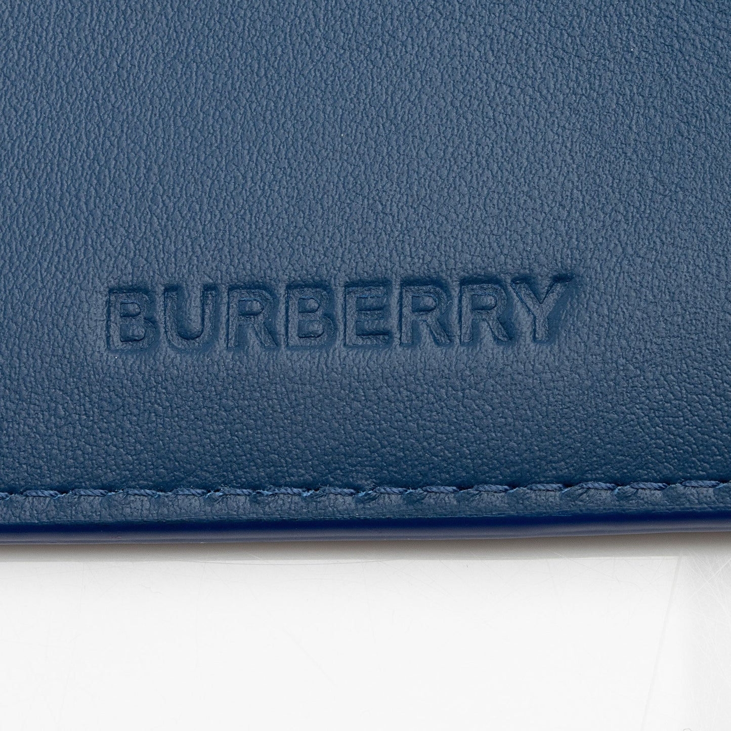 Burberry Grainy Calfskin Embossed Logo Bi-Fold Wallet (SHF-eDYuMU)