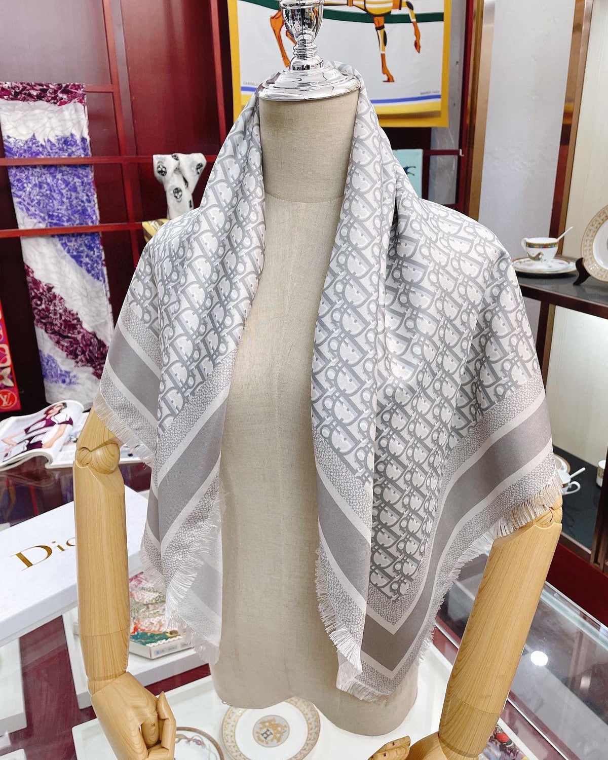 CLTH264 Oblique 90 Square Scarf 90 x 90 cm / 35.5 x 35.5 inches