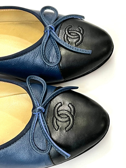 CHANEL CC LEATHER BALLET FLATS