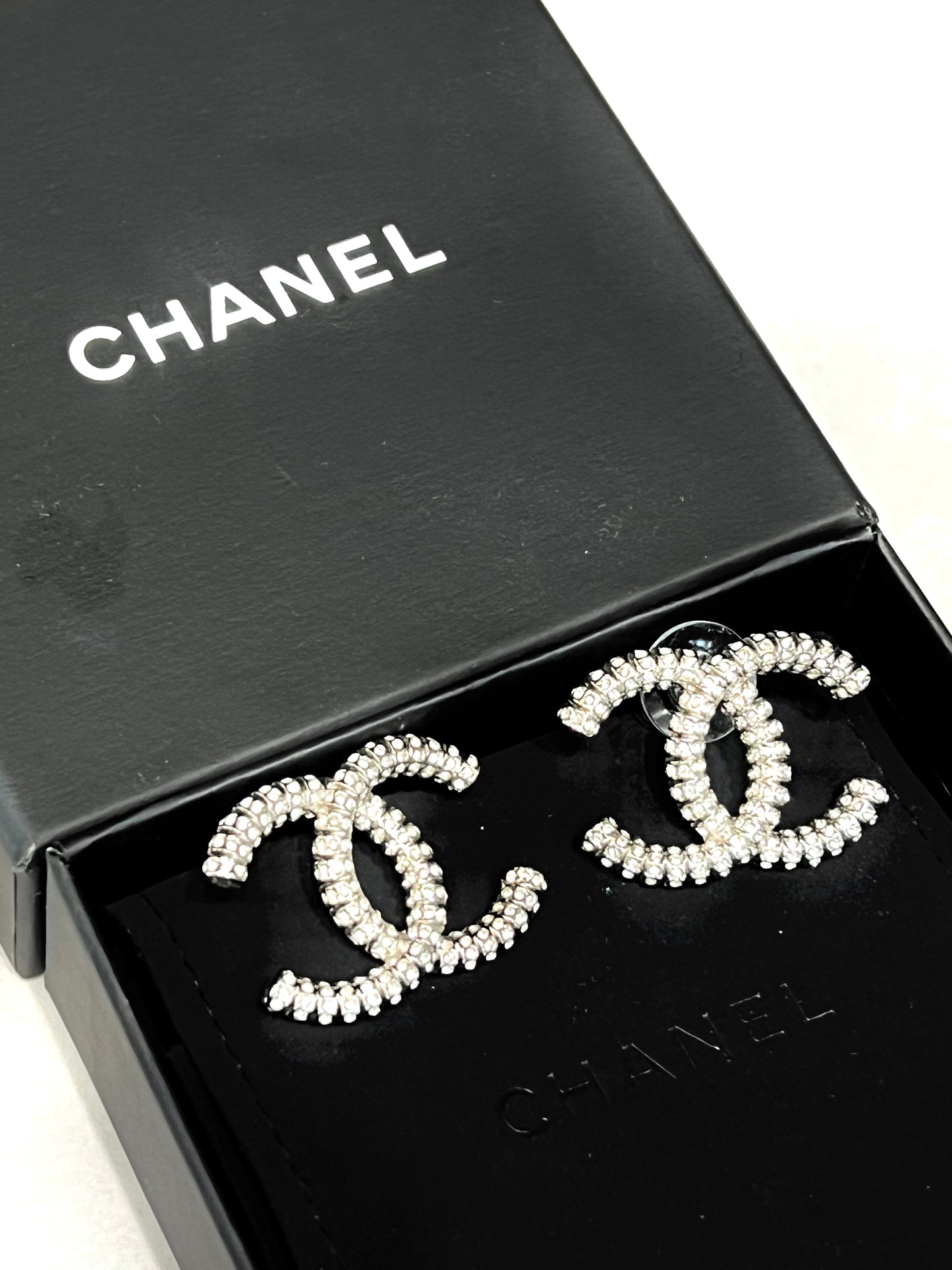 CHANEL CC CRYSTAL STUDDED EARRINGS