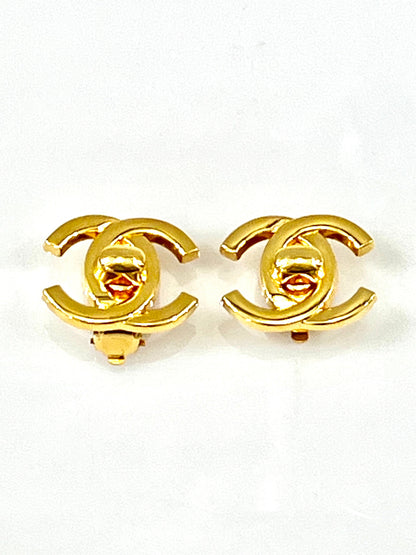 CHANEL CC LOGO TURNLOCK CLIP ON EARRINGS